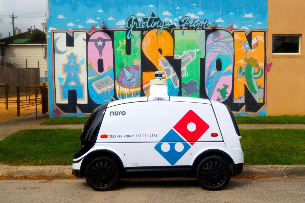 Domino's fecha parceria com startup para entrega robótica de pizzas