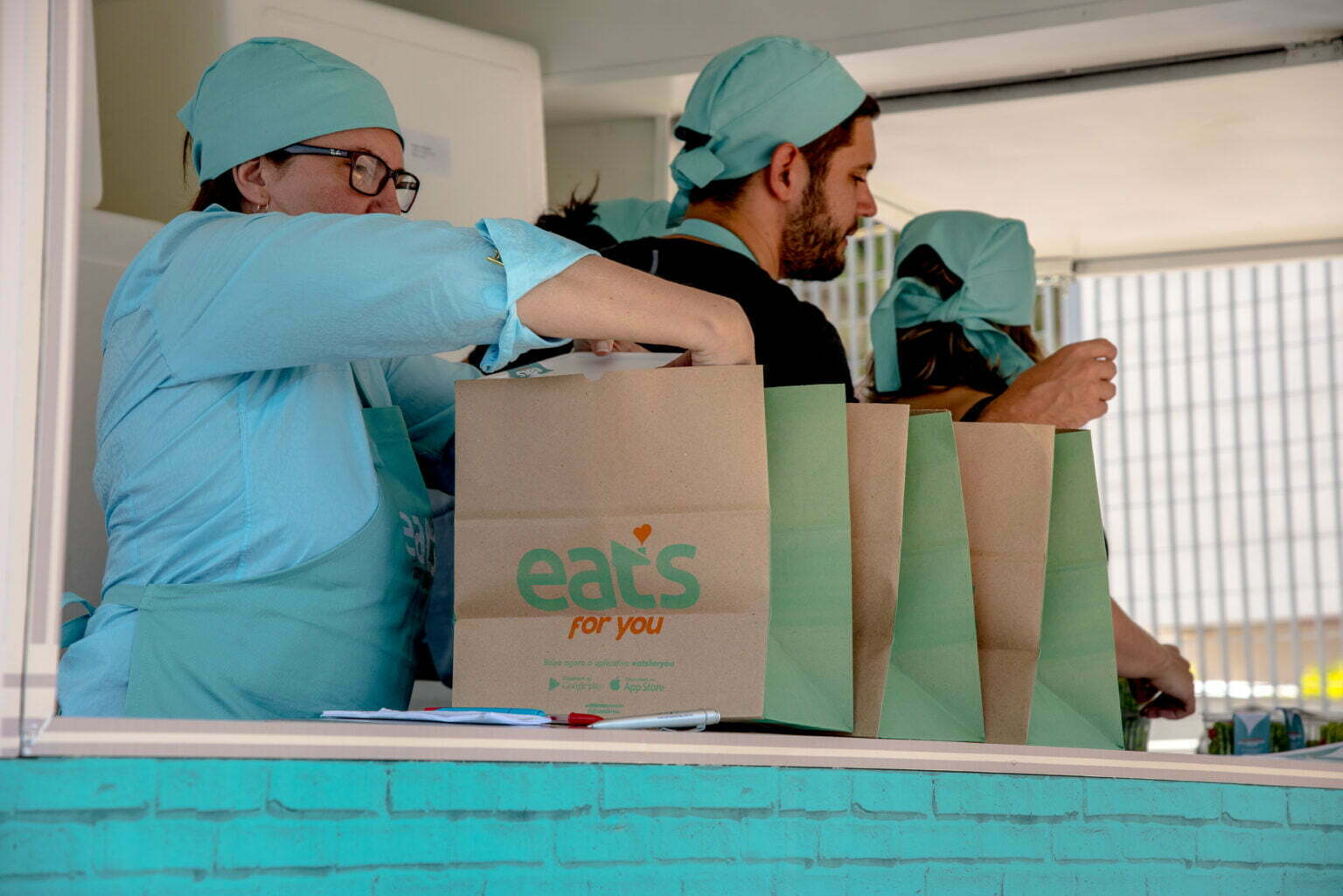 Foodtech e Unilever se unem para doar refeições a população em situação de rua