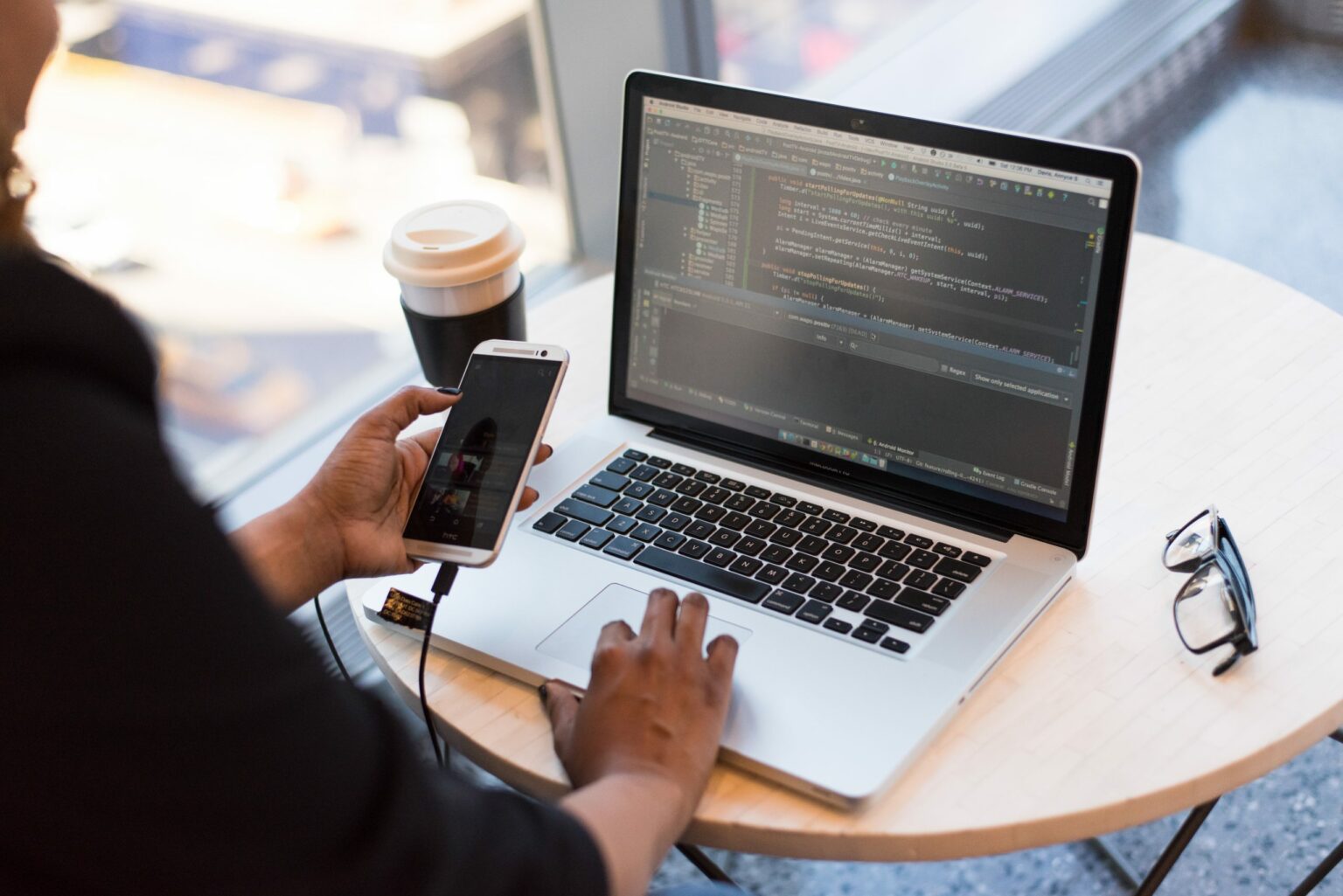 Curso intensivo de UX design garante emprego em até 4 meses depois da formação