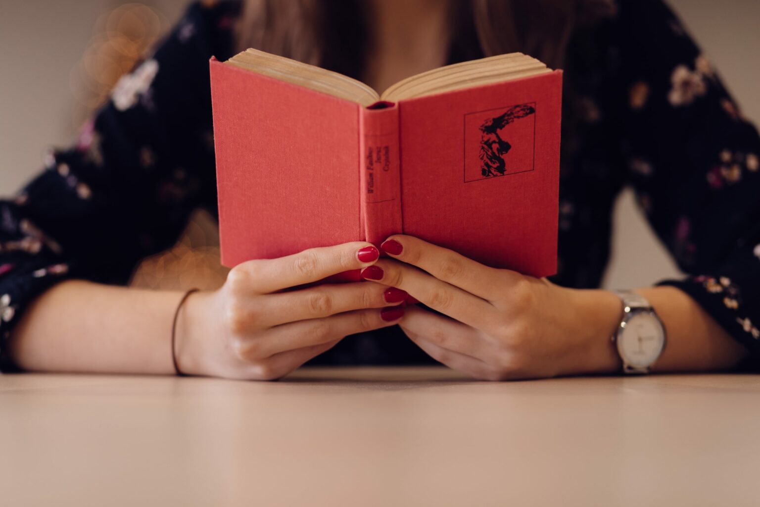 Projeto de biblioteca oferece delivery gratuito de livros no Rio