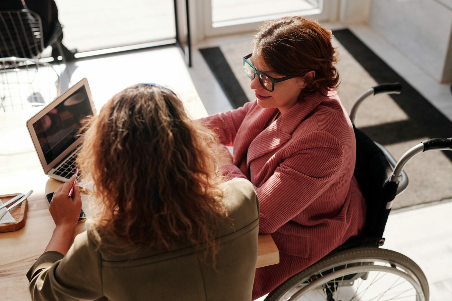Governo de SP lança programa virtual para mulheres com deficiência