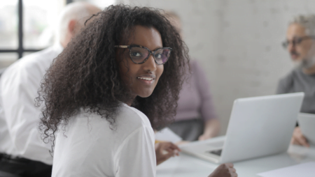 Para empoderar o empreendedorismo negro WeWork oferece espaços de trabalho gratuito para 11 startups