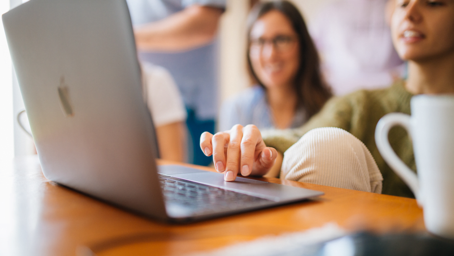 Como é trabalhar em uma indústria de tecnologia, um espaço historicamente mais ocupado pelos homens