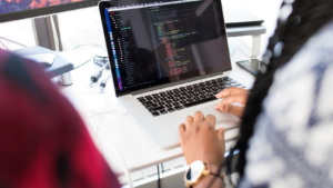 O insustentável mundo do recrutamento de desenvolvedores(as)