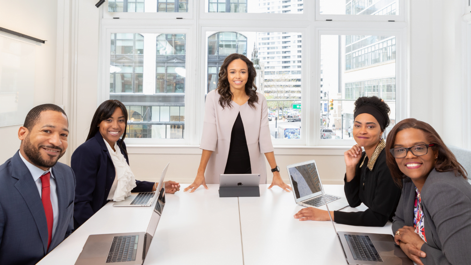 Liderança nas empresas: a chave para o sucesso dos negócios Liderança nas empresas: a chave para o sucesso dos negócios