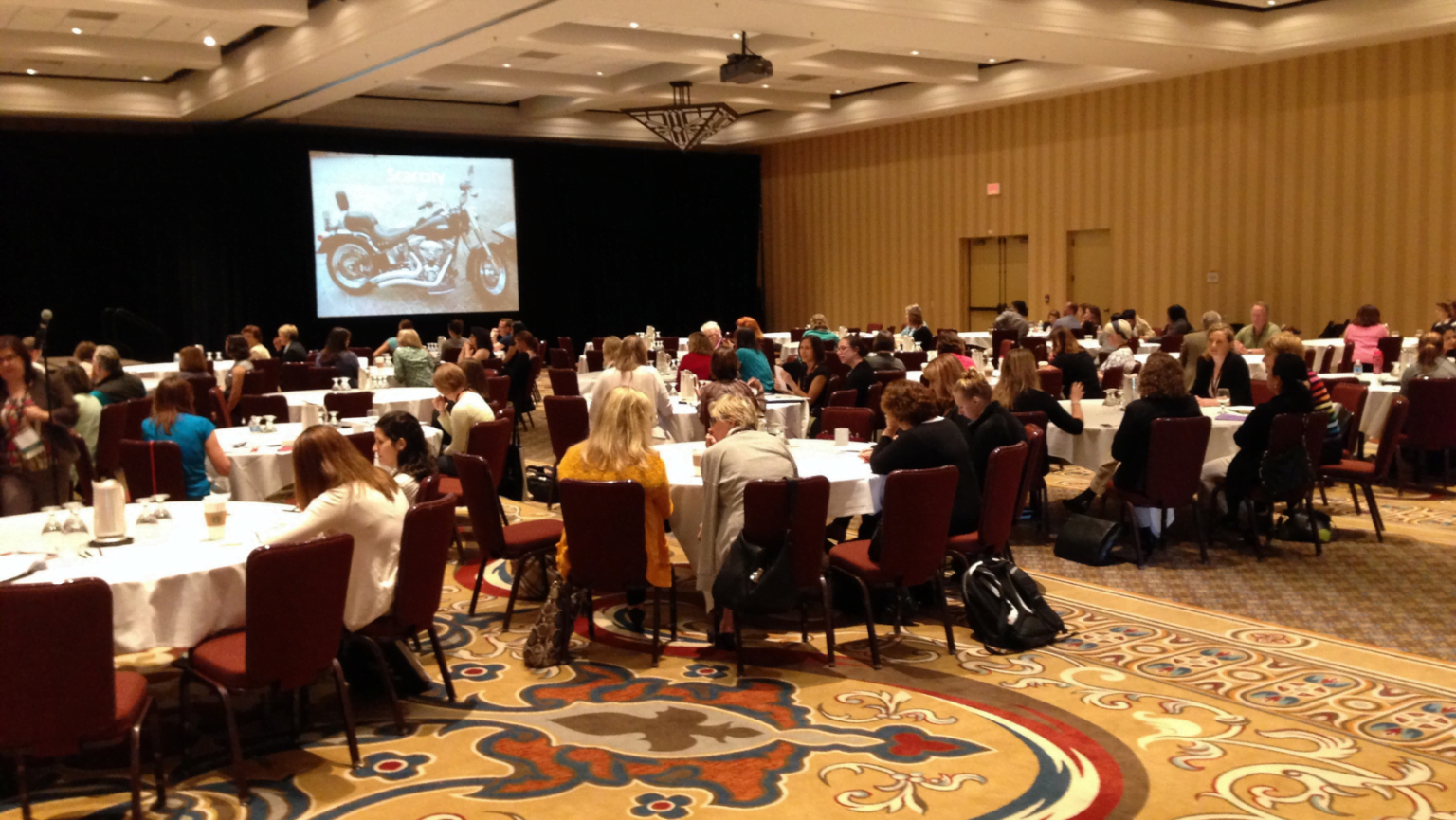 Encontros corporativos: a mescla do presencial e online como cenário ideal Encontros corporativos: a mescla do presencial e online como cenário ideal