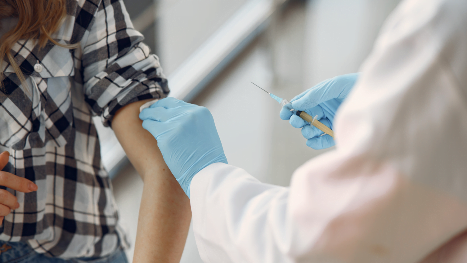 A logística da vacina: sensores controlam a temperatura das doses no caminho do laboratório até o paciente A logística da vacina: sensores controlam a temperatura das doses no caminho do laboratório até o paciente
