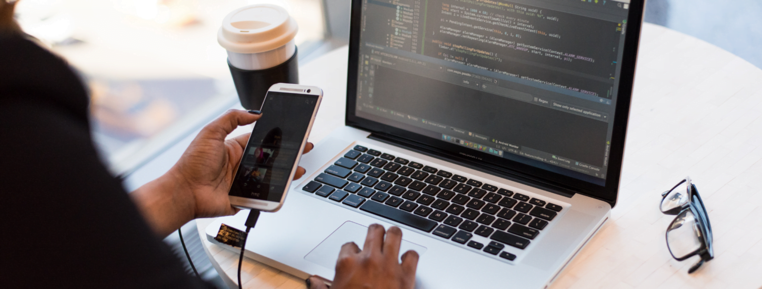 Grupo de educação irlandês lança escola de tecnologia e oferece bolsas de até 100% no Brasil