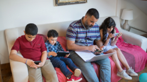 Paternidade e home office durante pandemia: desafios e privilégios  