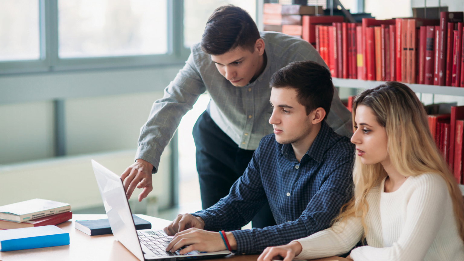 Startup vai distribuir 100 mil bolsas de estudos em ação de ESG