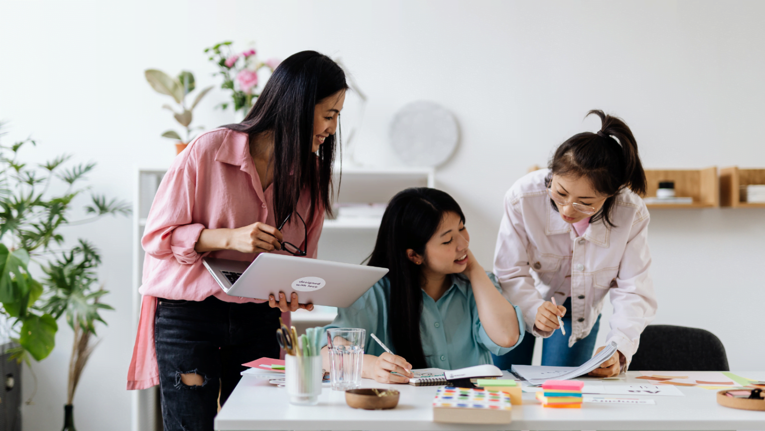 Startup oferece suporte para mulheres afetadas pelas demissões em massa no mercado de trabalho