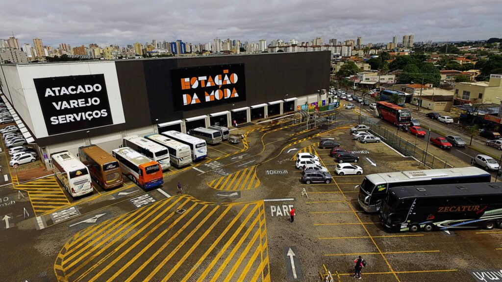 Shopping inaugura drive thru para compras e doação