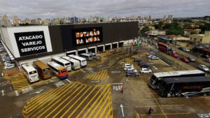 Shopping inaugura drive thru para compras e doação