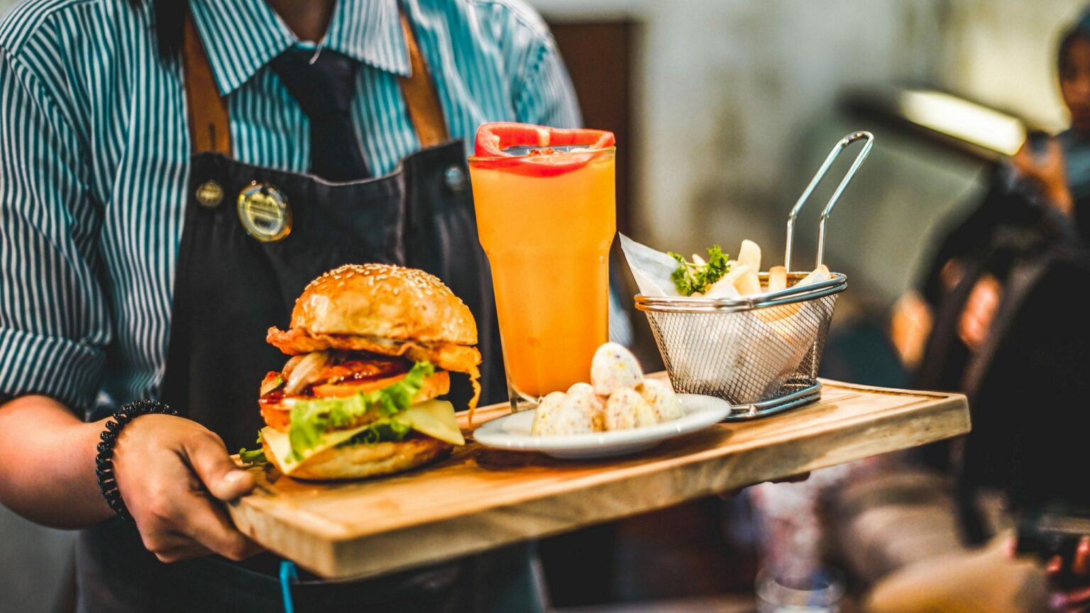 Itaú e Rede anunciam parceria com o iFood em benefício de bares e restaurantes