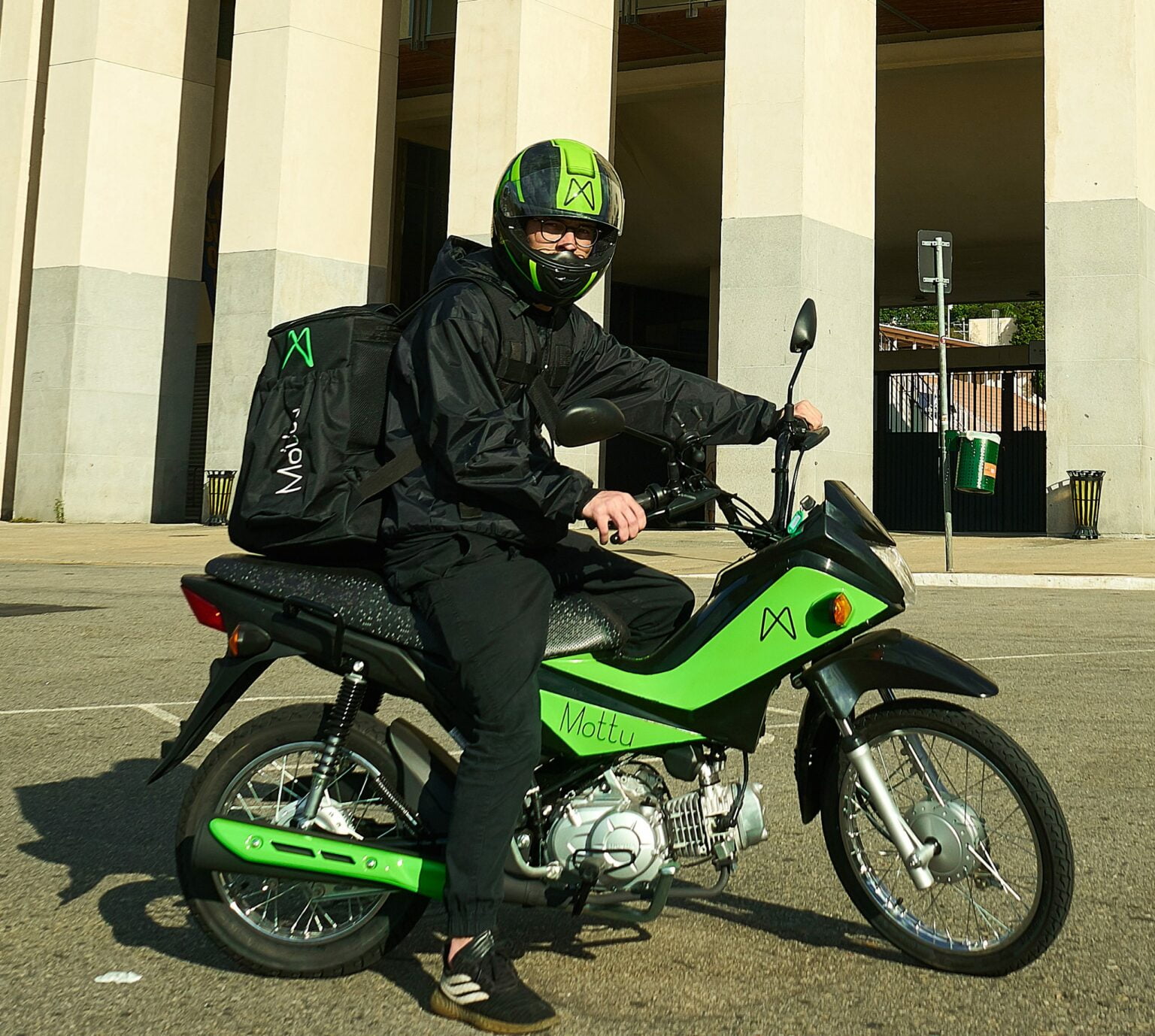 Plataforma que aluga motos para entregadores de aplicativo recebe aporte de US$ 2 milhões Plataforma que aluga motos para entregadores de aplicativo recebe aporte de US$ 2 milhões