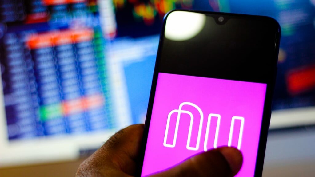 Nubank lança recarga de celular com cartão de crédito