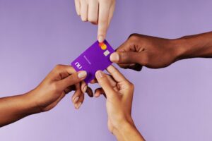 Nubank fecha capital no Brasil e atualiza seu perfil na B3