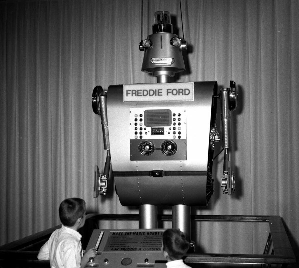 Freddie Ford: conheça o pioneiro robô feito com peças de carros