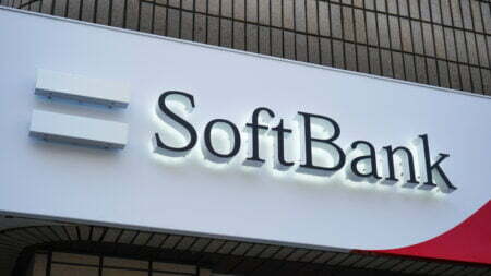 Cinco meses após trocar liderança, SoftBank anuncia nova mudança de direção