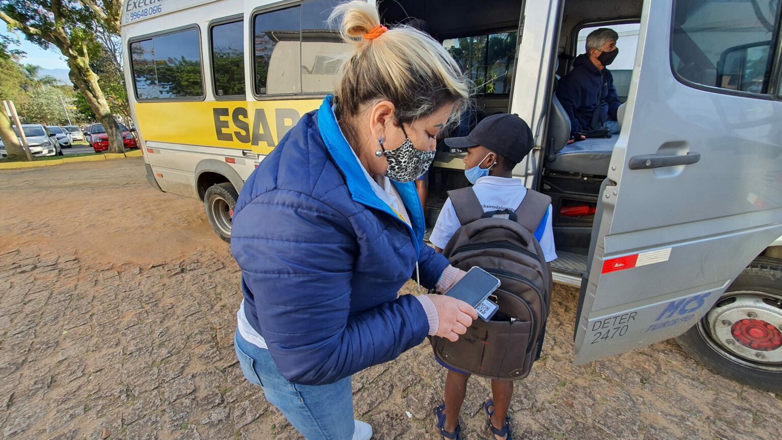 Tecnologia permite monitorar estudantes no transporte escolar Tecnologia permite monitorar estudantes no transporte escolar