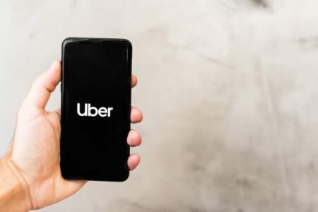 Uber lança novos recursos de segurança para motoristas, entregadores e usuários