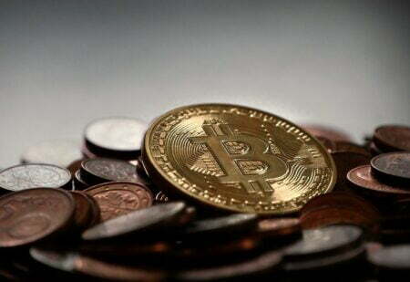 Moeda digital Bitcoin atinge maior nível desde setembro