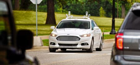 Ford planeja lançar serviço comercial de veículos autônomos