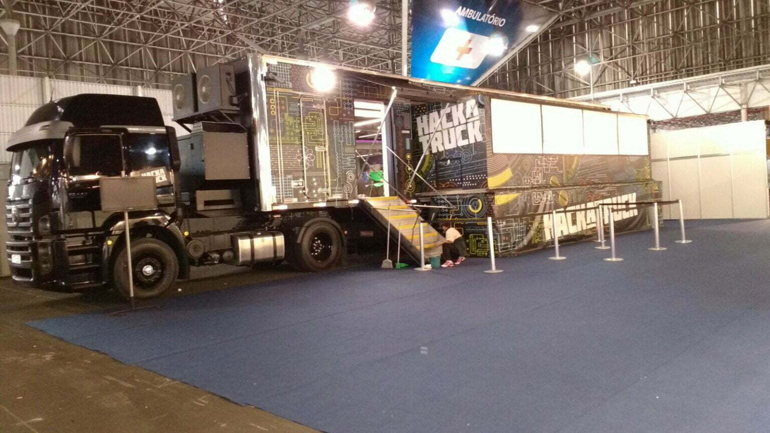 Hackatruck da IBM participa da Feira do Empreendedor do Sebrae aproximando as pessoas da tecnologia