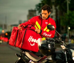 iFood e GreenPlat reaproveitam 124 toneladas de bags de entregadores em programa “Já Fui Bag” iFood e GreenPlat reaproveitam 124 toneladas de bags de entregadores em programa “Já Fui Bag”