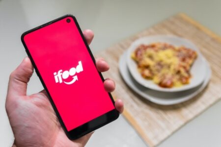 iFood anuncia integração de seu app com cartão Alelo Refeição