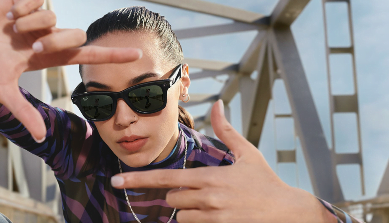 Ray-Ban e Facebook lançam óculos inteligentes Ray-Ban e Facebook lançam óculos inteligentes