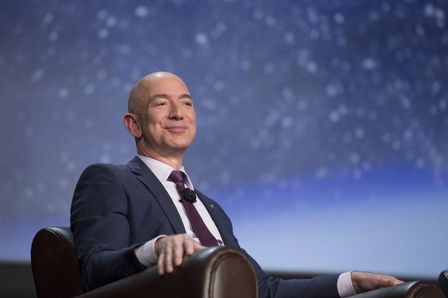 Bezos vende US$1,9 bilhão em participação na Amazon
