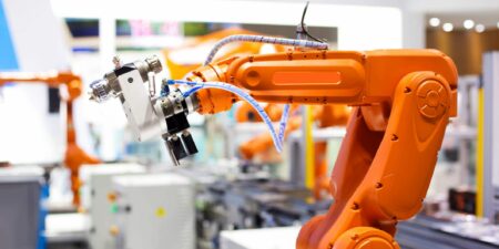 Robô industrial: tudo o que você precisa saber