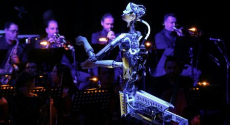 Oriente Médio: robô substitui maestro e rege orquestra humana