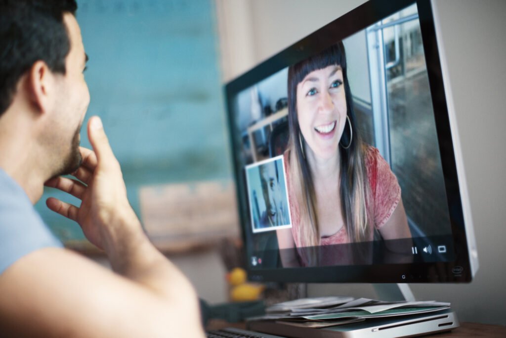 Skype lança função que ajuda a disfarçar fundo durante chamada de vídeo