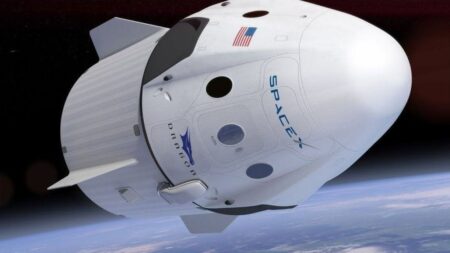 SpaceX lançará primeira missão espacial tripulada