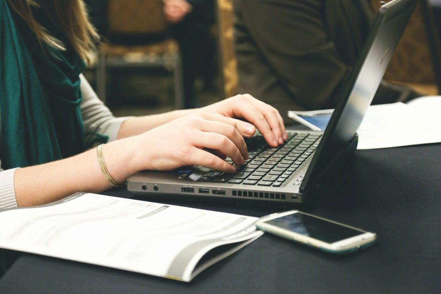 Abstartups e AWS disponibilizam US$ 5 mil para startups