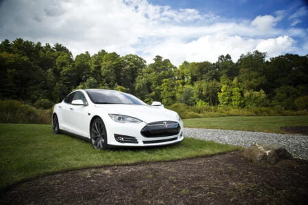 Governo quer trazer fábrica da Tesla para o Brasil