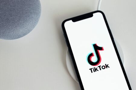 TikTok conteúdos gerados por IA