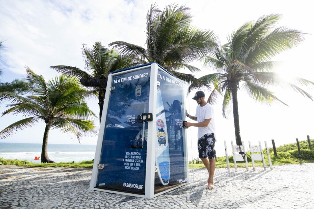 Pranchas de surf compartilháveis: Red Bull leva serviço às praias do Rio Janeiro