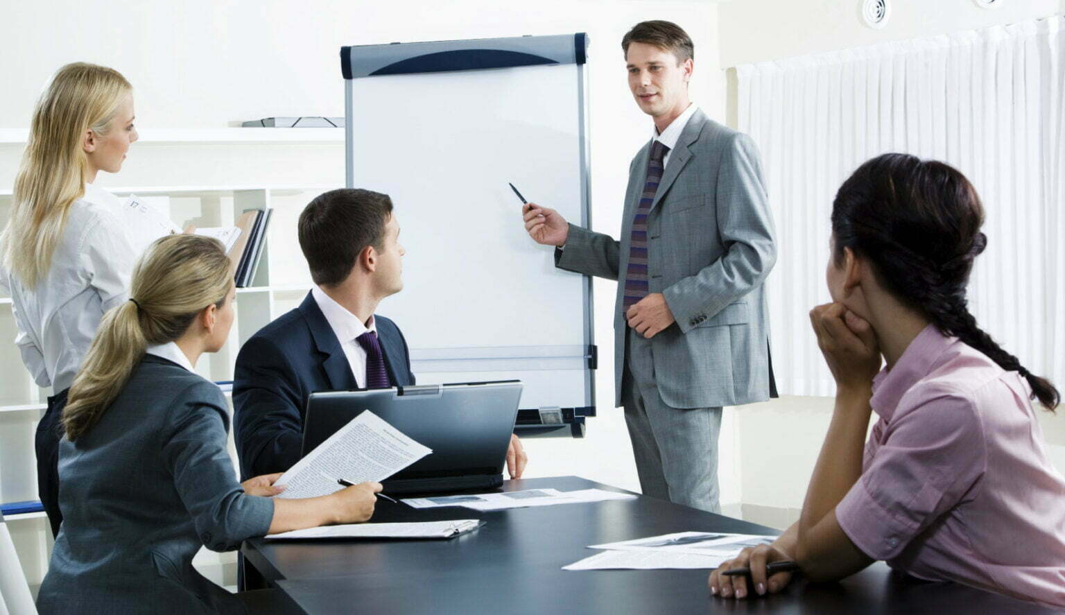 Enfim, teremos boas reuniões de vendas