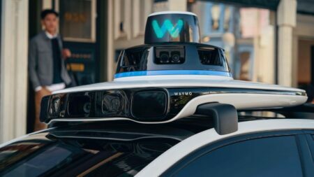 Volvo e Waymo fazem parceria para desenvolver veículos autônomos