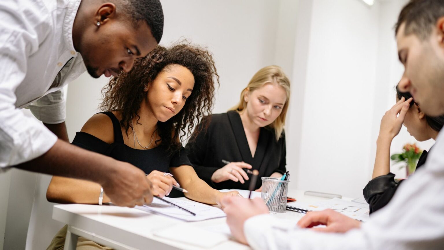Taqe e Diáspora.Black anunciam parceria para promover a prática da diversidade nas empresas 