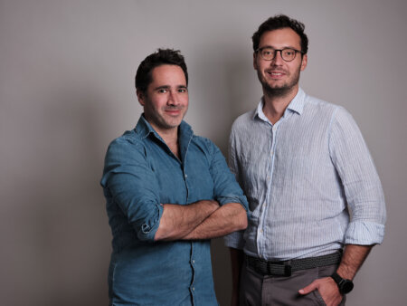 Romain Mazeries (CEO da Mangopay) e Hubert Rachwalski von Rejchwald (CEO e cofundador da Nethone). Crédito: Divulgação