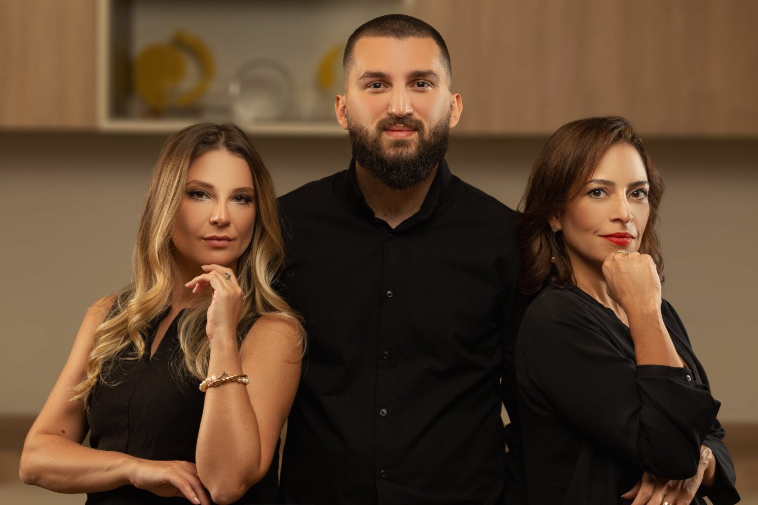 Gabriela Accorsi, COO e cofundadora; Guilherme Halthy, sócio e diretor de tecnologia e estatística; Luciana Mendes, CEO e fundadora da La Decora, startup de projetos de decoração online