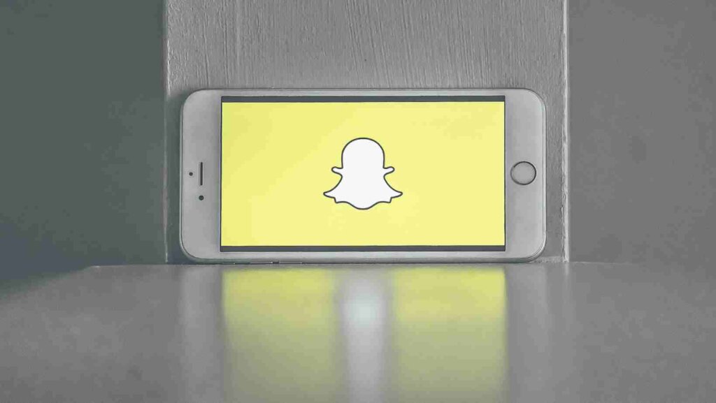 Snapchat lança amigo virtual para conversas no aplicativo por meio do OpenAI