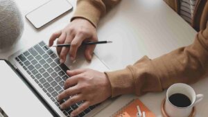 Empresas seguem com vagas abertas para especialistas e iniciantes do mercado de inovação