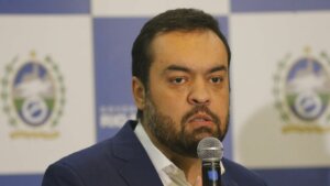 Ataques a escolas: Governo do RJ lança botão de pânico para alunos e professores, diz Cláudio Castro Ataques a escolas: Governo do RJ lança botão de pânico para alunos e professores, diz Cláudio Castro