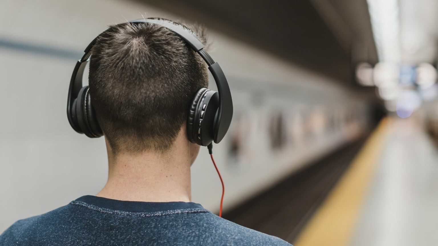 Música com voz de Drake e The Weeknd criada por Inteligência Artificial viraliza