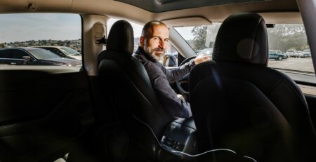 CEO da Uber trabalha como motorista por meses e se surpreende com condições vividas por colaboradores